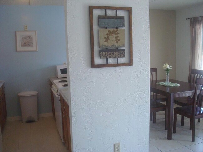 Kitchen - 415 N Halifax Ave