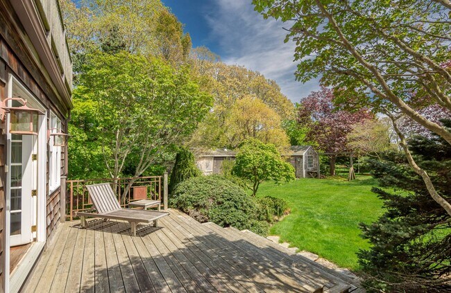 Building Photo - 869 Head of Pond Rd