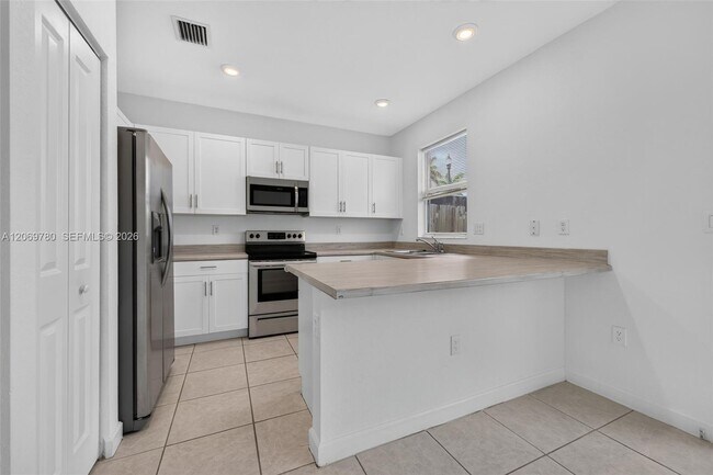 Building Photo - 1586 SE 27th Terrace