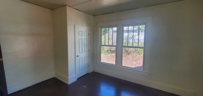 Building Photo - 3 Bedroom 1 Bathroom House
