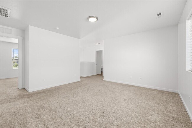 Building Photo - Eagle, ID – Spacious 3 Bedroom + Bonus Room