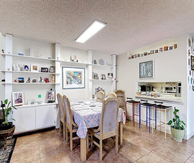 Building Photo - 693 NW 102 Pl