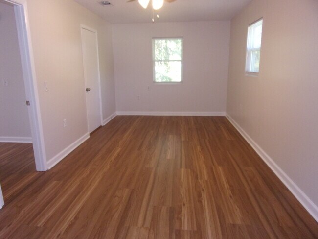 Building Photo - 124 Winslow Dr