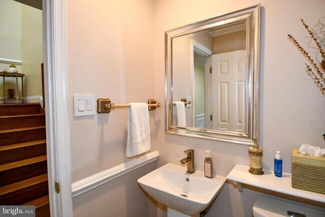Building Photo - 9401 Hickory View Pl