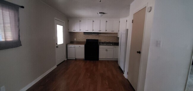 Building Photo - 1602 Crescent Dr