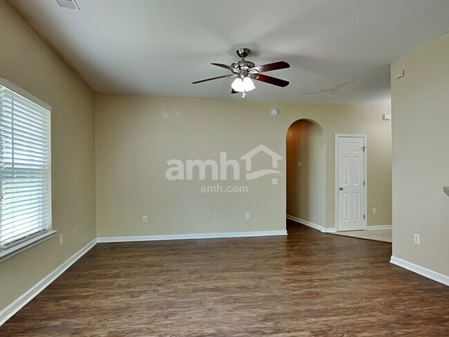Building Photo - 155 Red Oak Dr