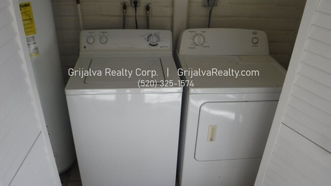 Building Photo - 2 Bedroom, 2 Bath Townhouse for Rent   (Stone/Roger)