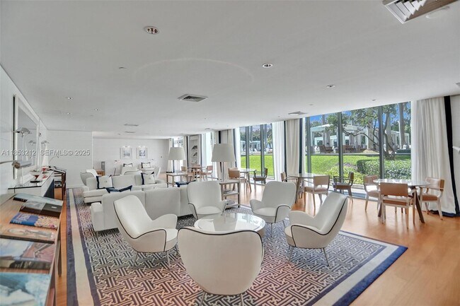 Building Photo - 2627 S Bayshore Dr