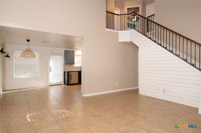 Building Photo - 146 Linden Ln