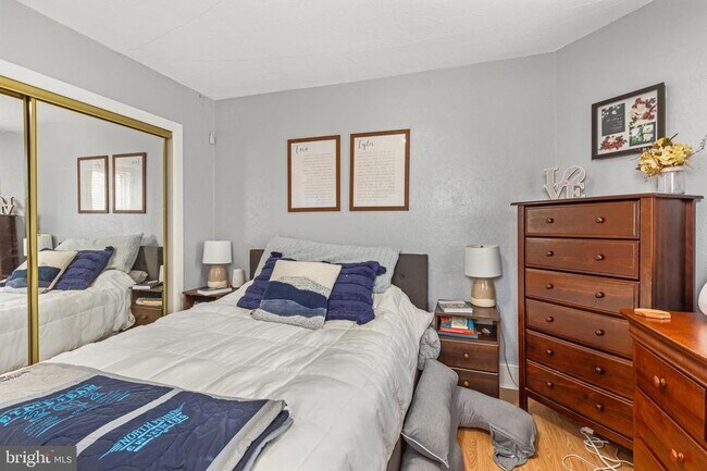 Building Photo - 158 Montgomery Ave