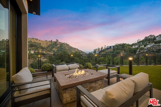 Building Photo - 2501 Zorada Dr