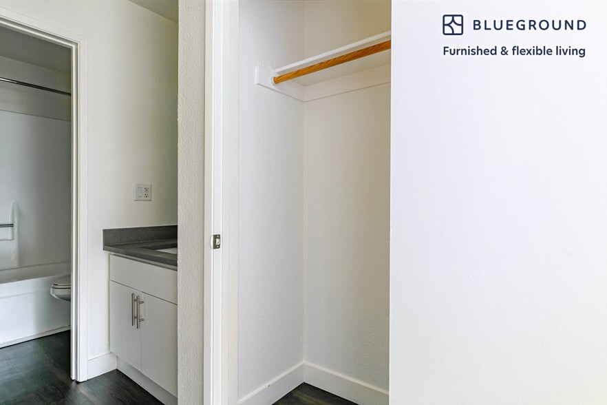 Building Photo - 655 S Fair Oaks Ave