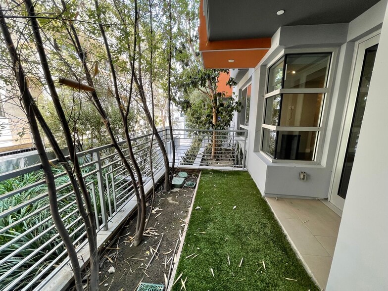 Building Photo - 1666 Greenfield Ave