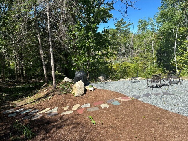 Building Photo - Newly Renovated Winter Rental on a Private...
