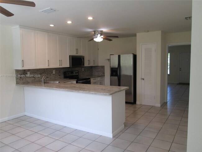 Building Photo - 4831 Bayview Dr