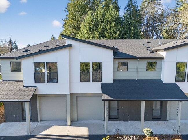 Building Photo - 10907 SE Home Ave