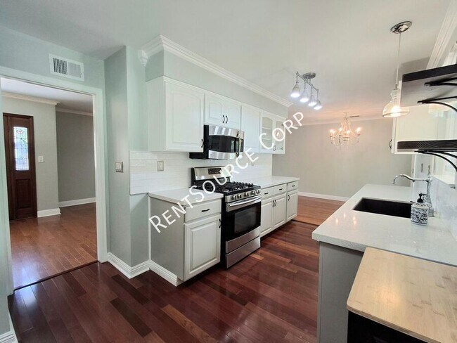 Building Photo - 26421 Torrey Pines Dr