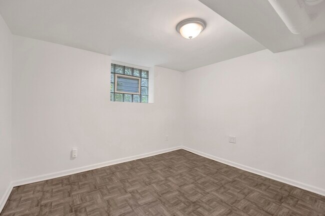 Building Photo - 5037 W Winona St