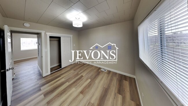 Building Photo - $500 Off First Month! 3BR Home w/ Washer & Dryer on Spacious 1-Acre Orchard Lot