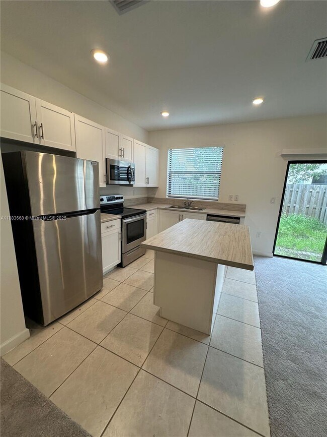 Building Photo - Northeast 3rd Place, North Miami Beach, FL 33179 - 3 BR 3 BA townhouse