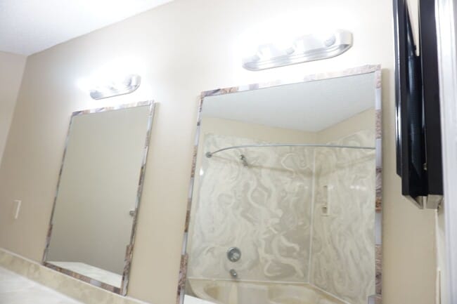 Building Photo - 3 bedroom townhome in Arlington