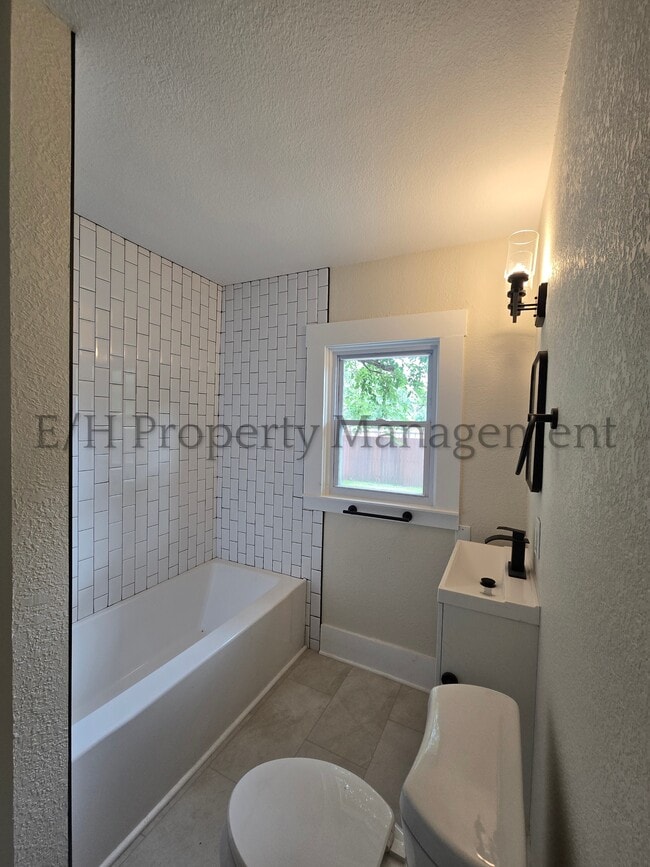 Building Photo - 244 N Athenian Ave