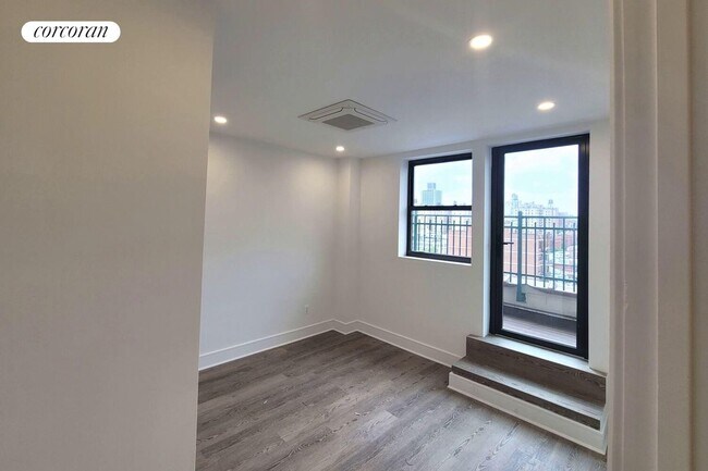 Building Photo - 45 W 81st St
