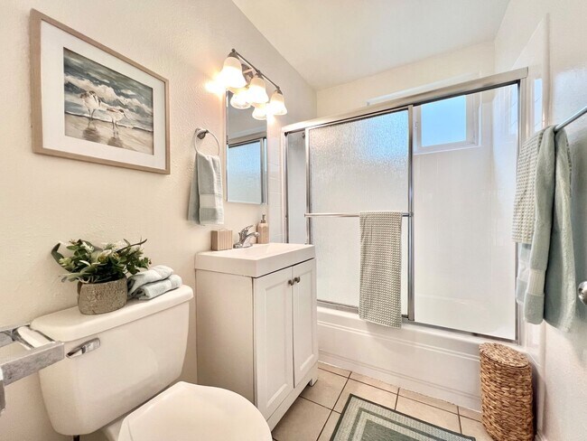 Interior Photo - Oak Street Apartments