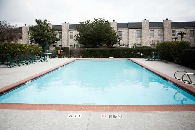 Building Photo - 3098 Holly Hall St