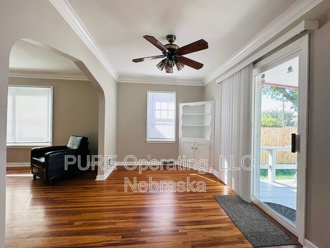 Building Photo - 830 S 54th St