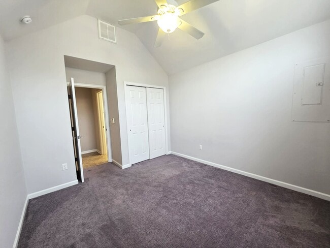 Building Photo - 102 Hunter's Way