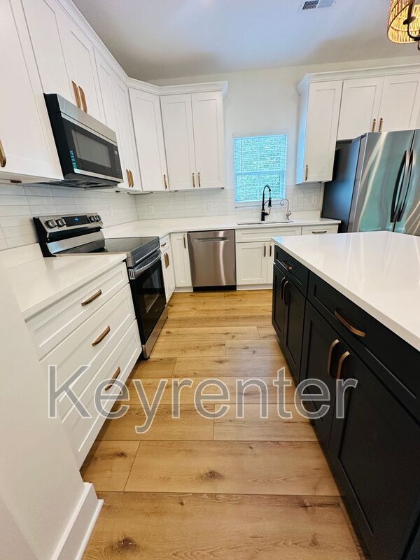 Building Photo - 1406 Lantana Ln NW