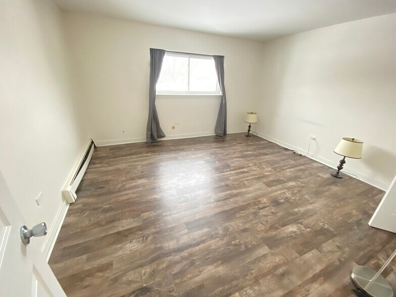 Building Photo - 7425 Brookdale Dr