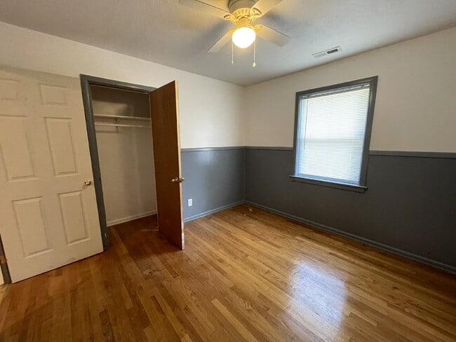 Building Photo - SPACIOUS BRICK RANCH in GOLDSBORO! 4 BR, 2 BA - FENCED-IN YARD *Convenient to SJAFB*