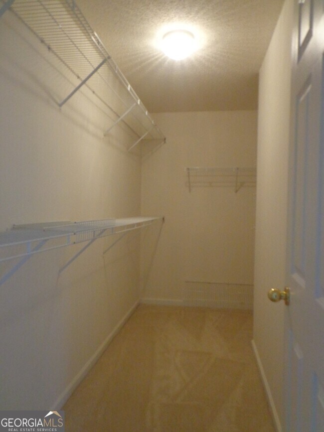 Building Photo - 2 Mill Ridge Pl