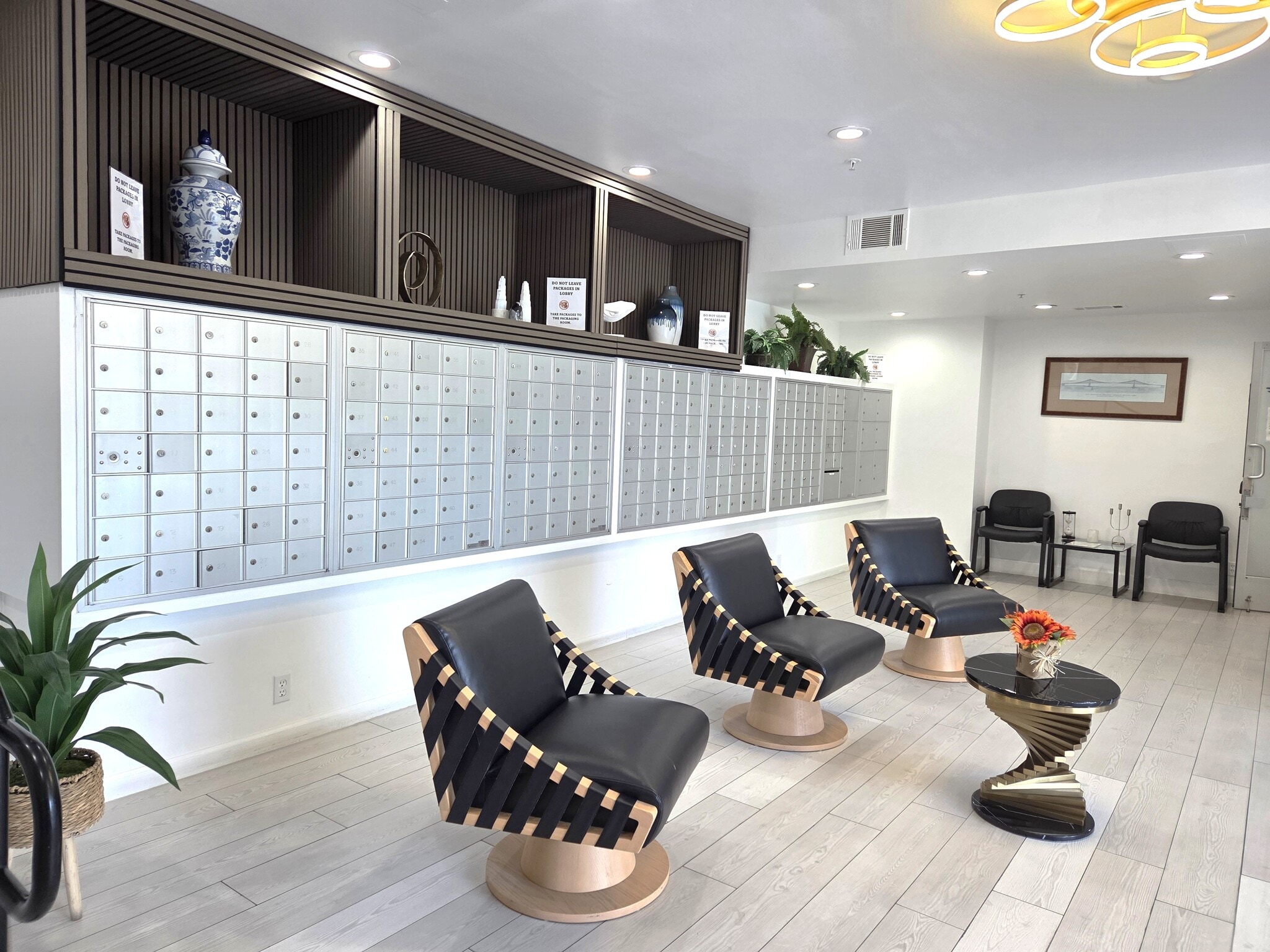 Lobby - 10982 Roebling Ave