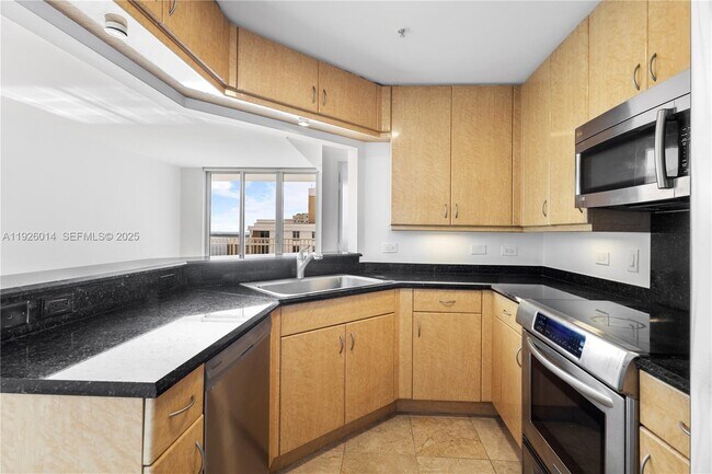 Building Photo - 801 Brickell Key Blvd