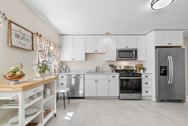 Building Photo - Sunny and Charming Boulder Creek Retreat - Modern Living on a Shared Property