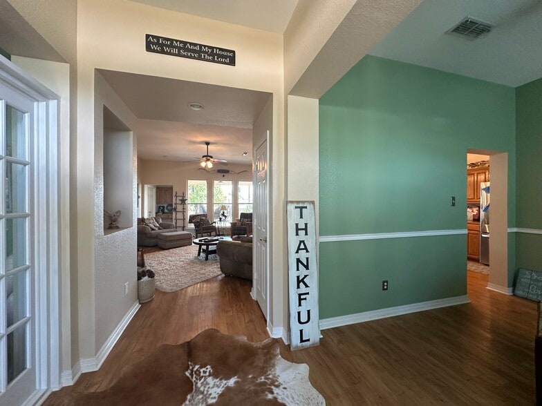 Located in a cul-de-sac in a quiet neighborhood - 1165 Albatross Ct