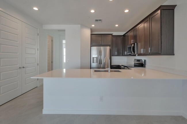 Building Photo - Brand New Luxurious Townhome in Warner Meadow