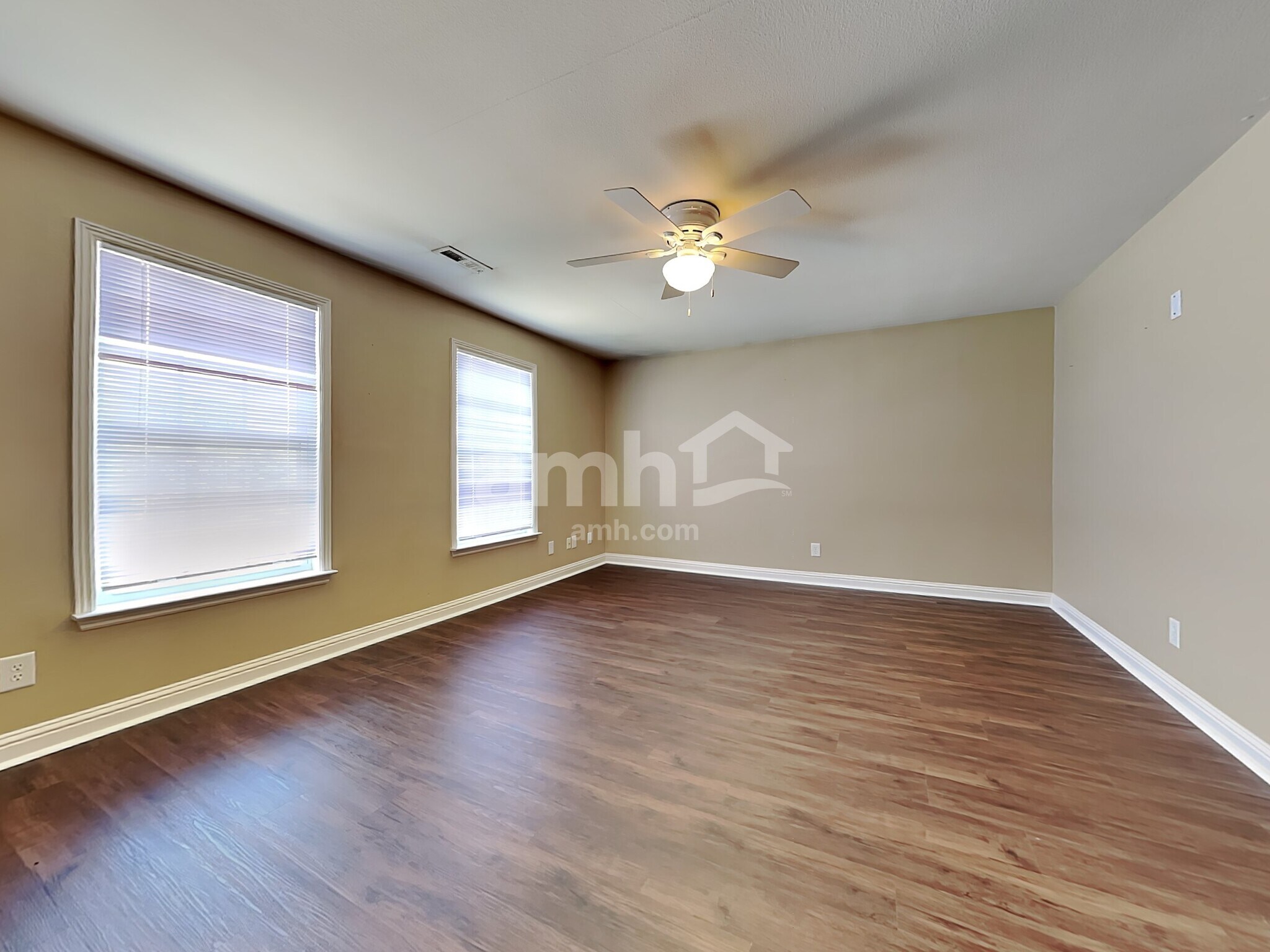 Building Photo - 853 Colonial Way