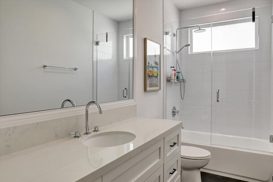 Building Photo - 10593 Kinnard Ave