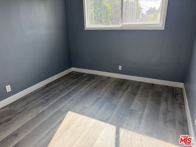 Building Photo - 314 E 104th St