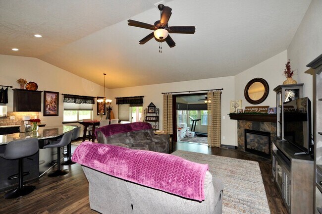 Building Photo - Luxury 3 bed 2 bath Rancher: Miller's Landing