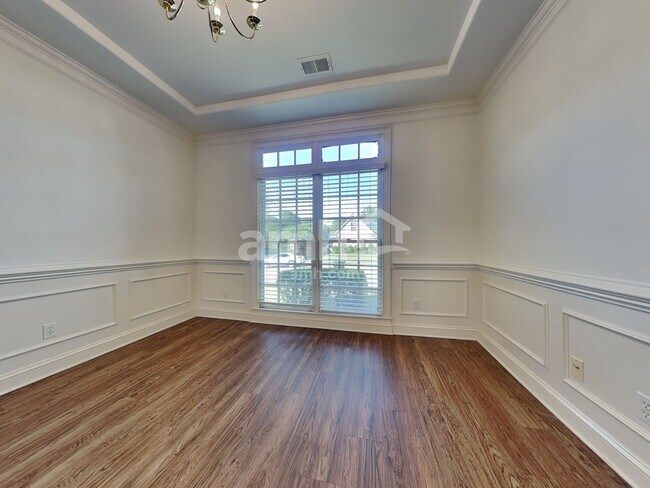 Building Photo - 1015 Warwick Pl