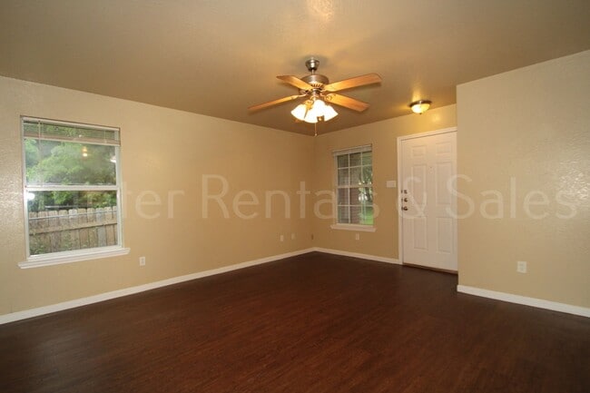 Building Photo - Awesome Duplex in Harker Heights