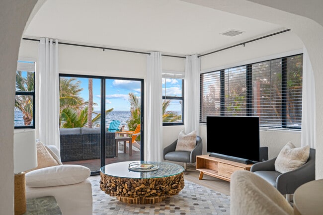 Building Photo - 2330 N Ocean Blvd