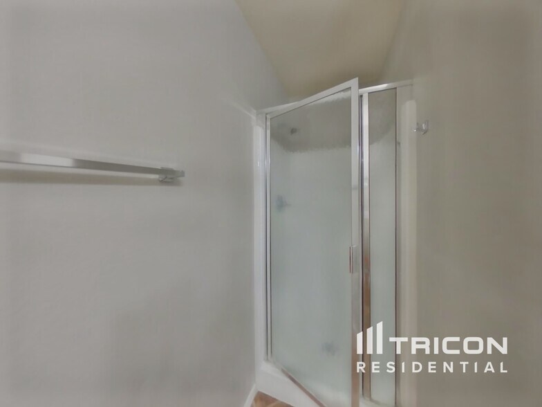 Building Photo - 6642 E Northridge St