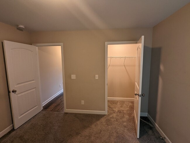 Building Photo - 3B/2BA With 2 car garage, Large Bonus Room...