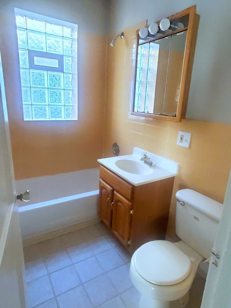 Building Photo - 8028 S Phillips Ave